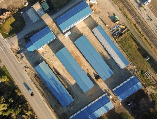 Lokakarya Struktur Baja di Gudang dengan Jendela Alloy Aluminium dan Bingkai Logam Baja