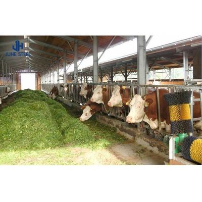 Q235B gudang logam prefabrikasi baja struktural berat untuk domba kambing ternak lembu