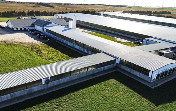 Solid H-bentuk Baja Balok Prefabrikasi Logam Gudang Hangar untuk Taman Gudang / Rumah Alat